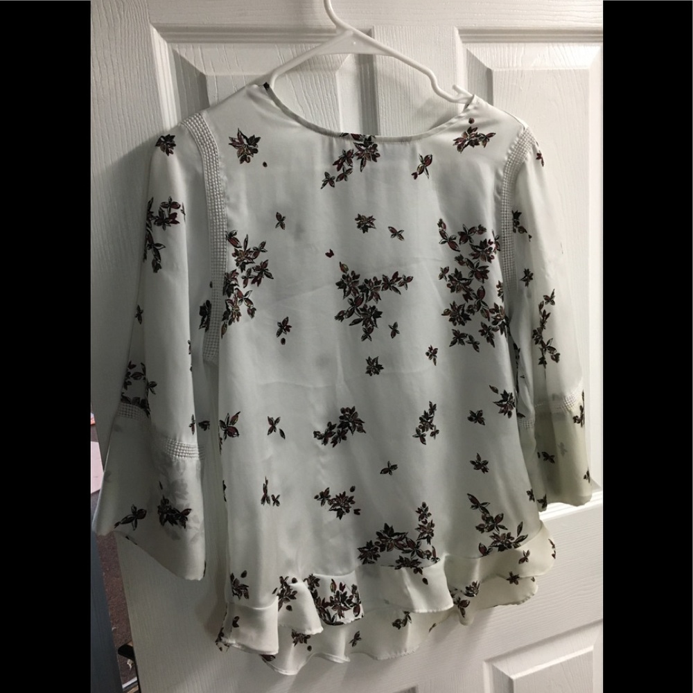Apt 9 white silky flowy blouse